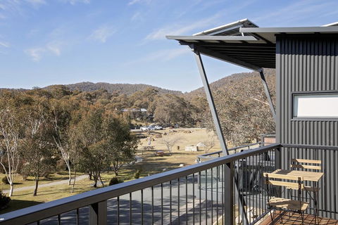 Alpine Lake Retreat - Foster Accommodation 0