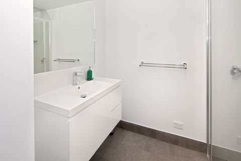 Alpine Lake Retreat - Foster Accommodation 3