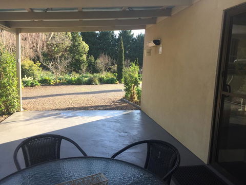 Altona Garden Retreat - Foster Accommodation 1