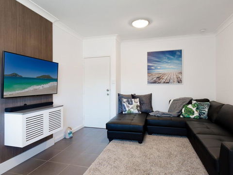 Amanda Court 2/1 Weatherly Cl - Renovated Unit With Aircon, Wifi And Close To The Beach - Foster Accommodation 1