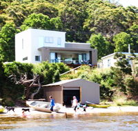 Amazing Ansons Bay Absolute Waterfront Beach House - Foster Accommodation