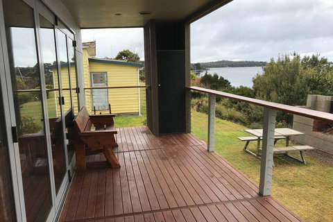 Amazing Ansons Bay Absolute Waterfront Beach House - Foster Accommodation 1