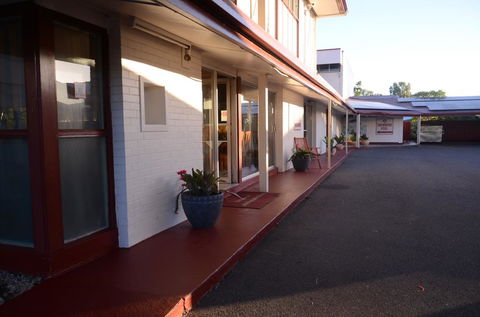 Ambassador Motel - Foster Accommodation 1