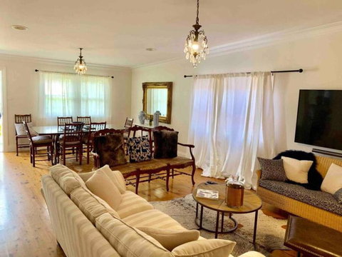 Ambrose On Byng - Central Location W/ 2 Bathroom - Foster Accommodation 1