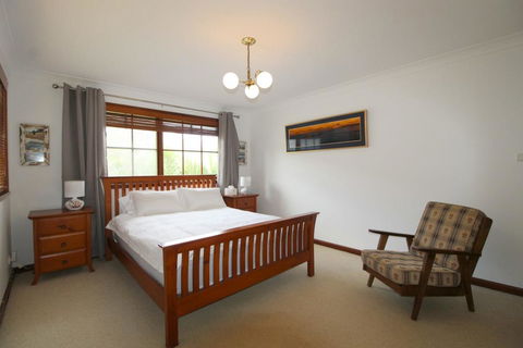 Amzaz, 15 Korogora Street - Foster Accommodation 1