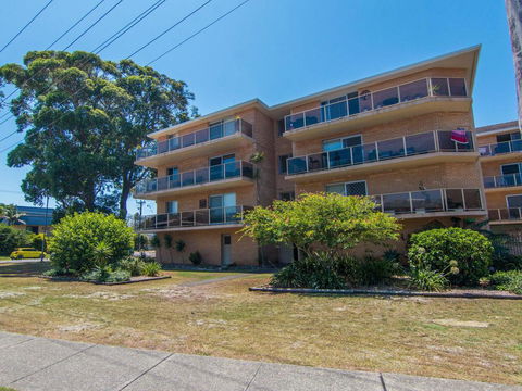 Anchorage 2, With Water Views - Foster Accommodation 3