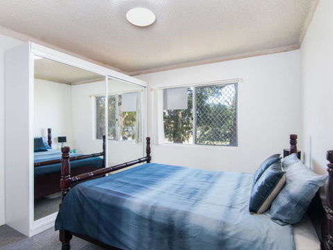 Anchorage 2, With Water Views - Foster Accommodation 1