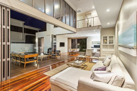 Angourie Beach House @ Corporate Boardies - Foster Accommodation 1