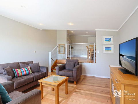 Angourie Blue 1 - Great Ocean Views - Surfing Beaches - Foster Accommodation 2