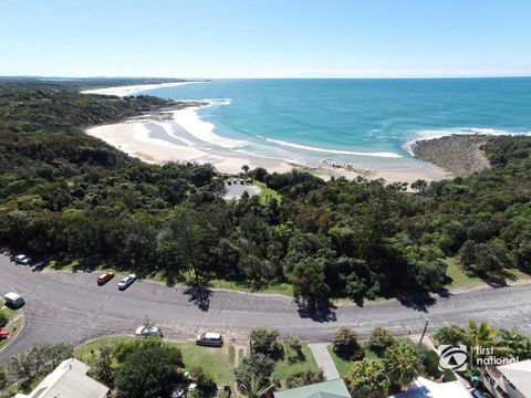 Angourie Blue 1 - Great Ocean Views - Surfing Beaches - Foster Accommodation 1