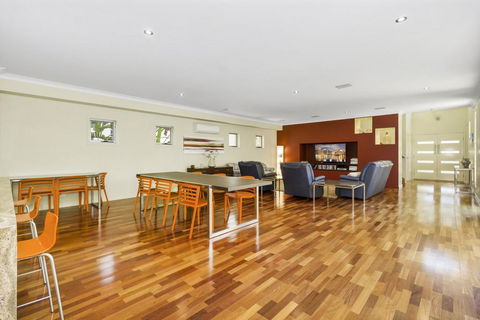 ANGOURIE HOUSE - SALT VILLAGE - Foster Accommodation 3