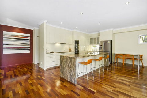 ANGOURIE HOUSE - SALT VILLAGE - Foster Accommodation 2