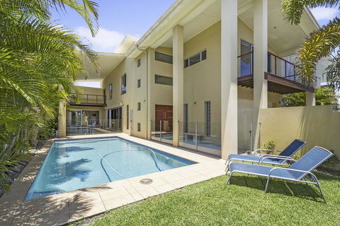ANGOURIE HOUSE - SALT VILLAGE - Foster Accommodation 0