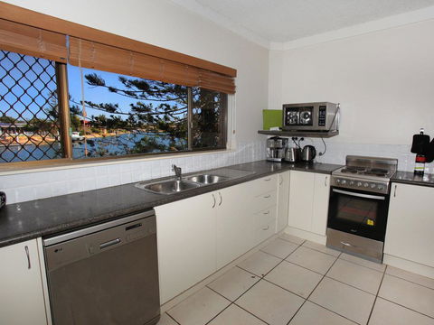 Anjuna 2 - 2 BDRM Budget Stay On Canal - Foster Accommodation 3