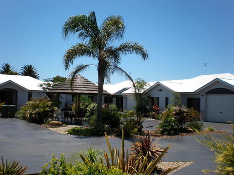 Annand Mews Apartments - Foster Accommodation 3