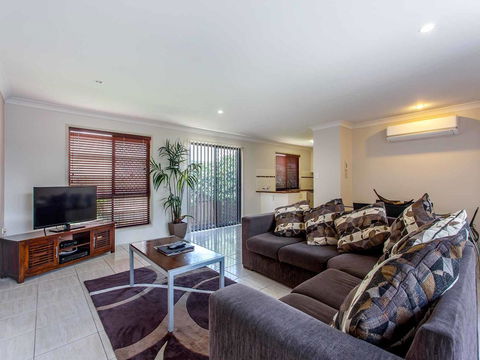 Annand Mews Apartments - Foster Accommodation 1