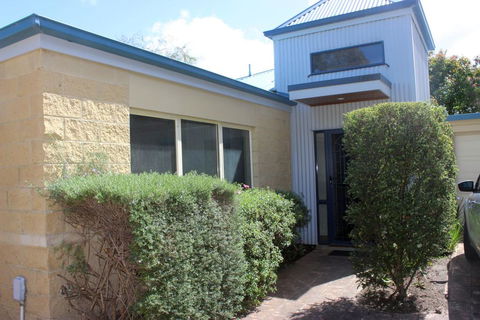 Annie's Place - Foster Accommodation 0