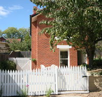 Annies Garden Cottage - Foster Accommodation