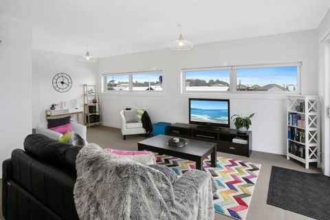 APOLLO 13 PENTHOUSE - Free Wifi & Huge Terrace! - Foster Accommodation 1