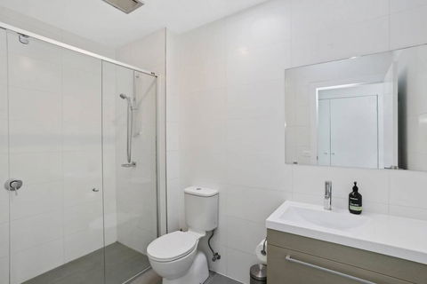 APOLLO 13 PENTHOUSE - Free Wifi & Huge Terrace! - Foster Accommodation 2