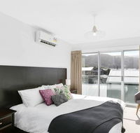 APOLLO 13 STUDIO - free wifi opposite beach - Foster Accommodation