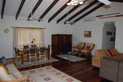 Appian Beach House - Foster Accommodation 2