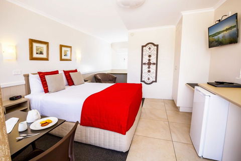Apple & Grape Motel - Foster Accommodation 1