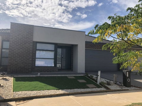 Apple House Tarneit North - Foster Accommodation 0