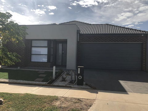 Apple House Tarneit North - Foster Accommodation 2