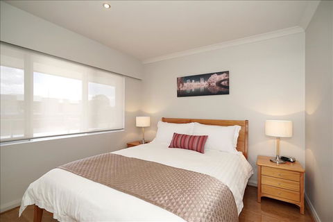 Applecross Riverside Apt - Foster Accommodation 2