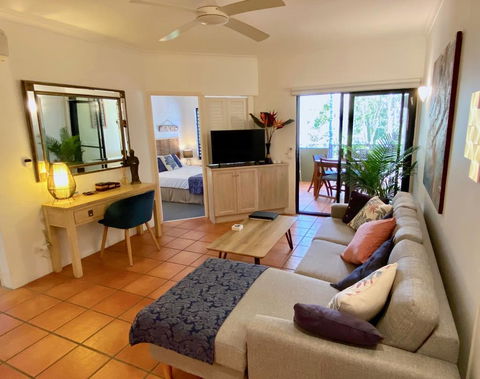 Apt 58 At The Reef Club Resort - Tranquil, Walk To Beach And Village - Foster Accommodation 1