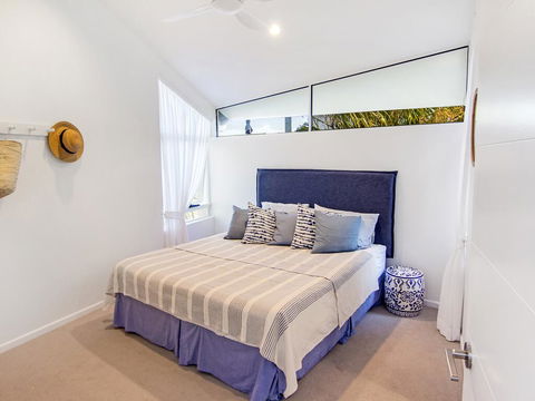 Aqua Promenade Beachfront Holiday Apartments - Foster Accommodation 3