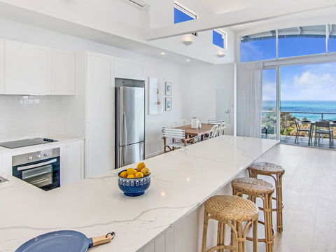 Aqua Promenade Beachfront Holiday Apartments - Foster Accommodation 1