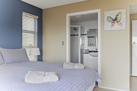 Aqua Shores Award Winning Apartment - Foster Accommodation 3
