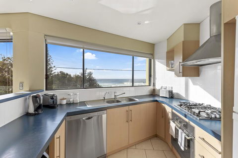 Aqua Shores Award Winning Apartment - Foster Accommodation 1