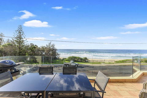 Aqua Shores Award Winning Apartment - Foster Accommodation 0