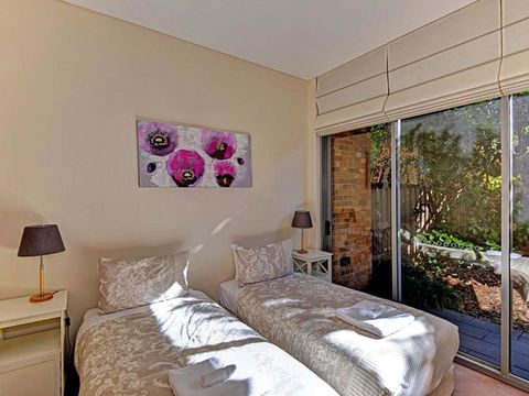 Aqua Viva 2 - Foster Accommodation 3