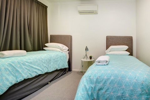 Aqualuna Beach Resort - Unit 25 - Foster Accommodation 2