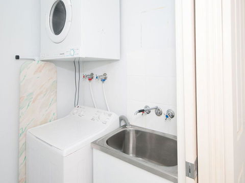 Aquarius Apartment 4 - Foster Accommodation 1