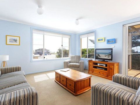 Aquarius Apartment 7 - Foster Accommodation 2