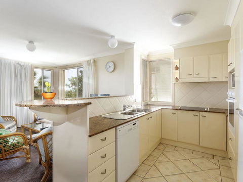 Aquarius Apartment 9 - Foster Accommodation 2