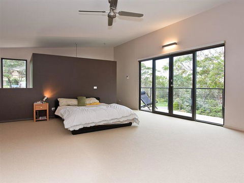 Architecturally Designed Beach House - Foster Accommodation 2