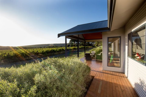 Arimia Estate Guesthouse - Foster Accommodation 3