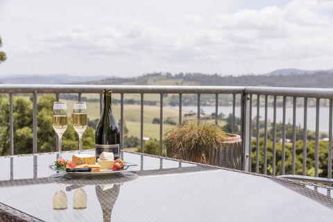 Armalong Winery Chalets - Foster Accommodation 0