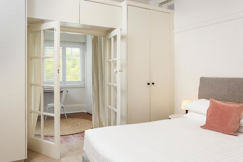 Art Deco Oasis Minutes From The City - Foster Accommodation 1