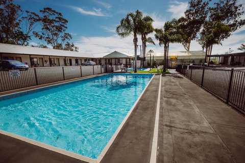 Artesian Spa Motel - Foster Accommodation 3