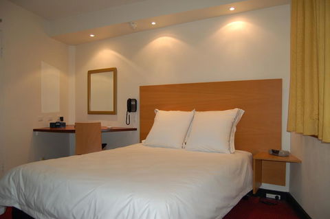 Arts Hotel - Foster Accommodation 1