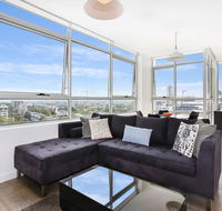 As the Sun Sets - Modern and Spacious 2BR Zetland Apartment Facing the Setting Sun - Foster Accommodation
