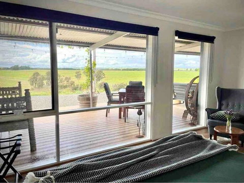 Luxury Barn With Stunning Views - Foster Accommodation 2