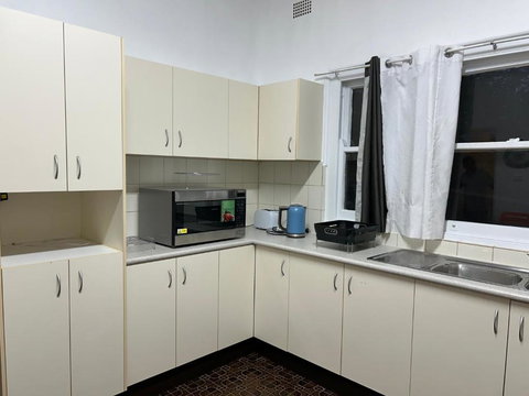 Luxury House 3 Bedrooms - Foster Accommodation 1